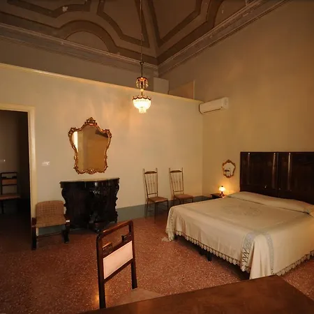 Bed and Breakfast Palazzo Leuzzi 4*