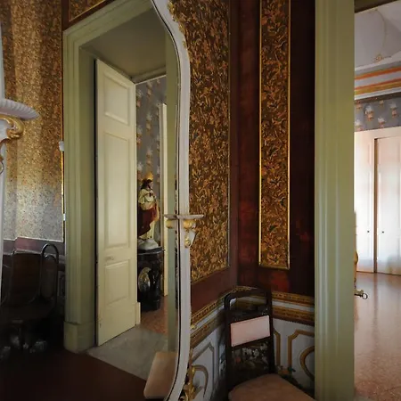 Palazzo Leuzzi غالاتوني