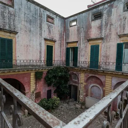 Palazzo Leuzzi فندق مبيت وإفطار غالاتوني