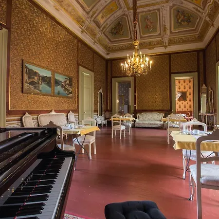 Palazzo Leuzzi 4* غالاتوني