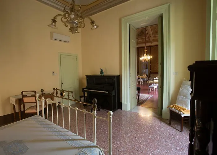 Palazzo Leuzzi Bed and Breakfast 4*